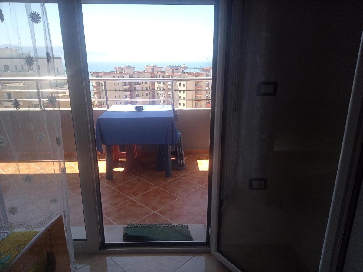 Lindita'S Seaview Appartment Vlorë Buitenkant foto