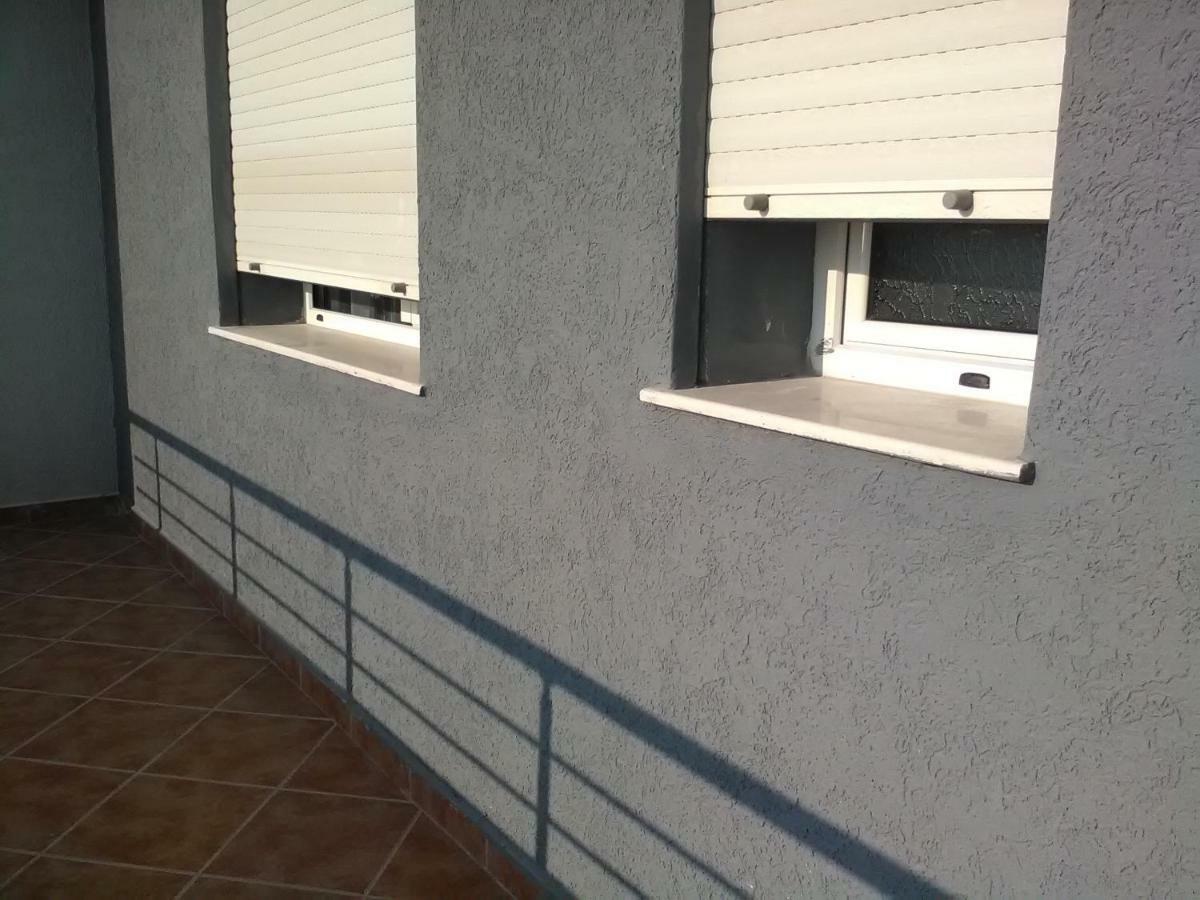 Lindita'S Seaview Appartment Vlorë Buitenkant foto