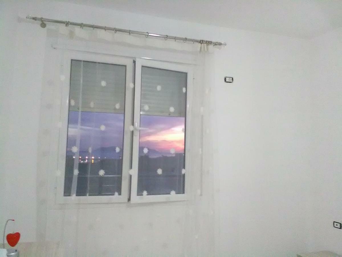 Lindita'S Seaview Appartment Vlorë Buitenkant foto