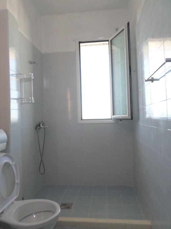 Lindita'S Seaview Appartment Vlorë Buitenkant foto