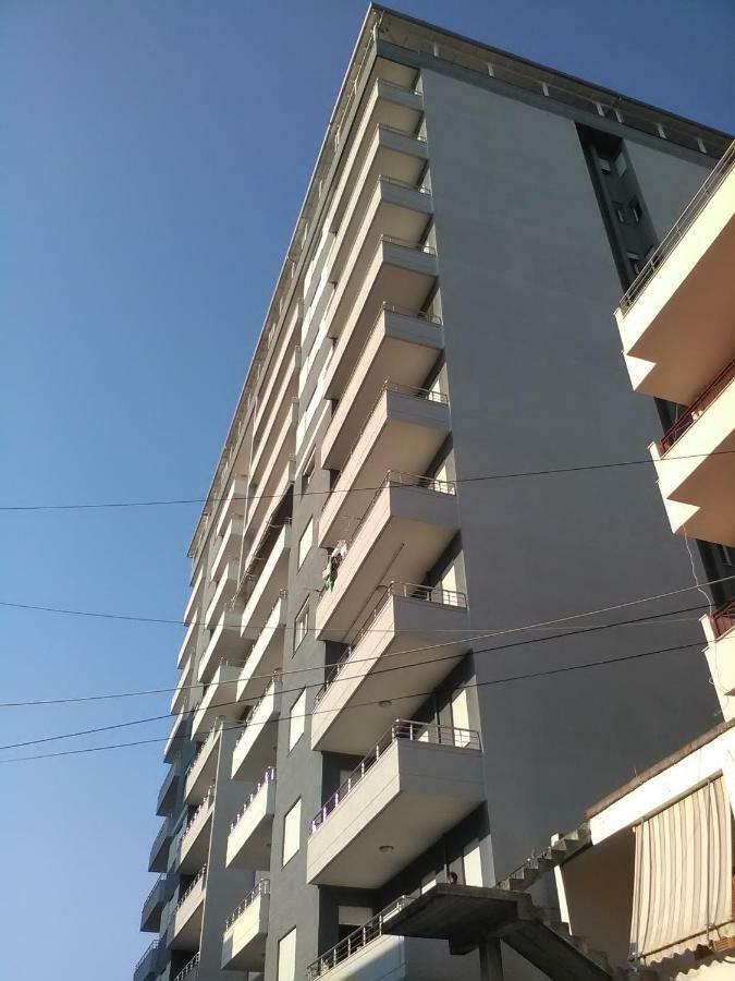 Lindita'S Seaview Appartment Vlorë Buitenkant foto