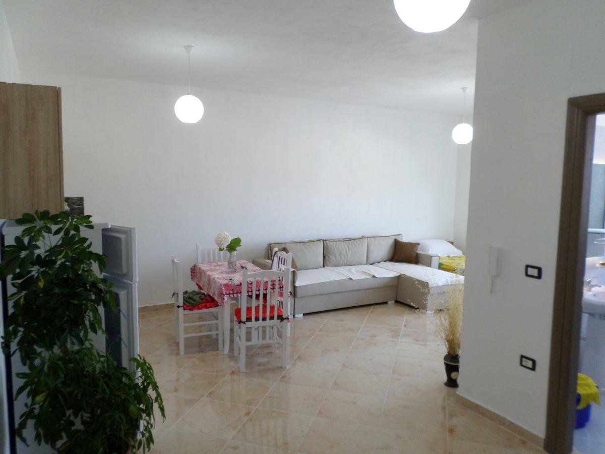 Lindita'S Seaview Appartment Vlorë Buitenkant foto